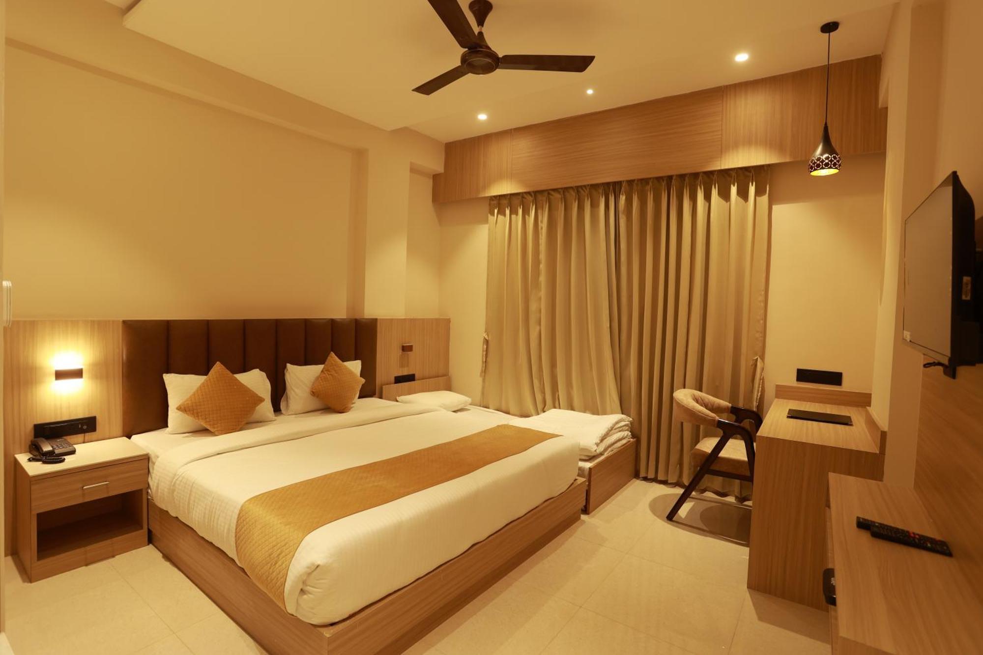 Hotel Taviral Regency Udaipur Esterno foto