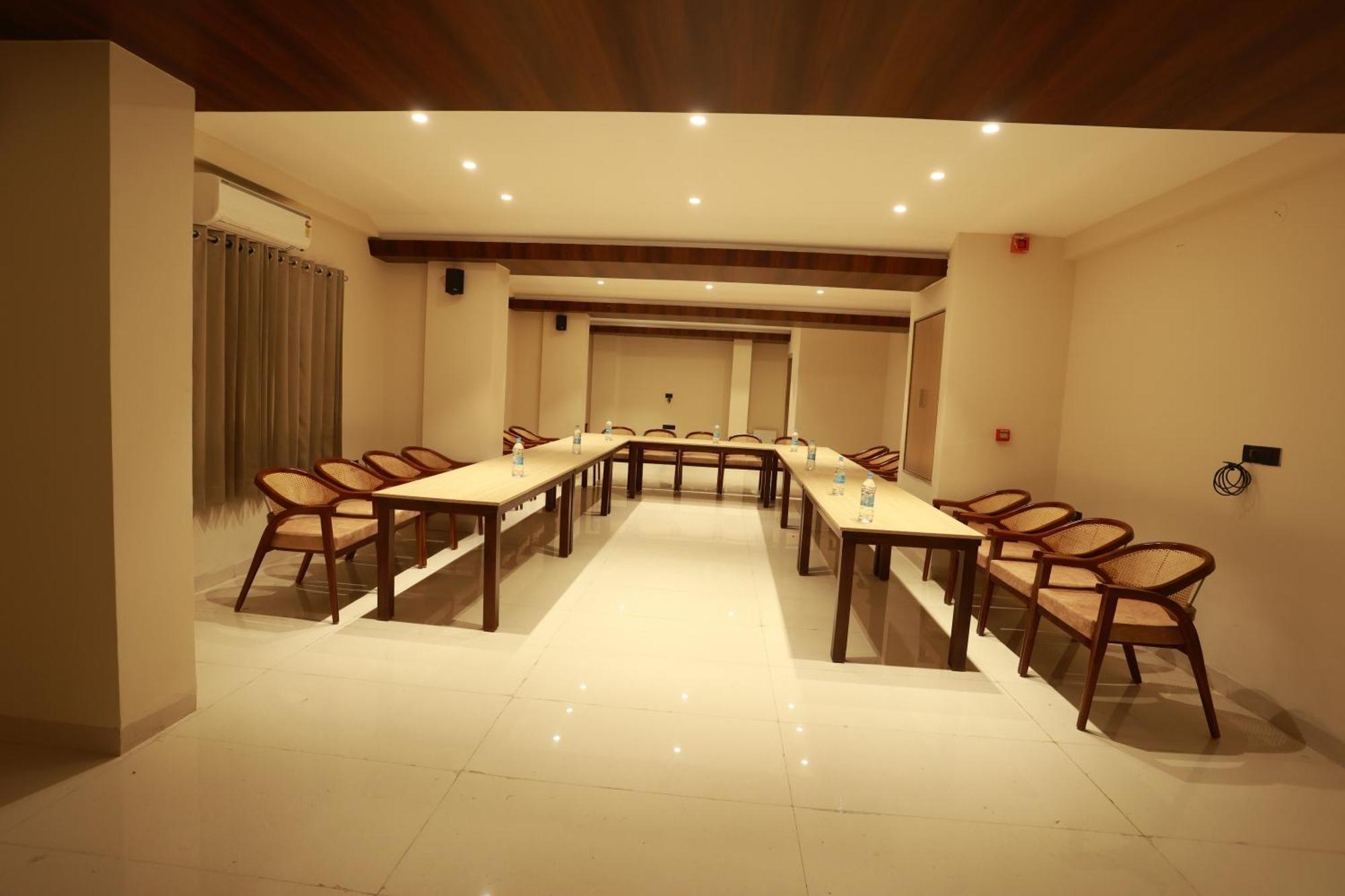 Hotel Taviral Regency Udaipur Esterno foto