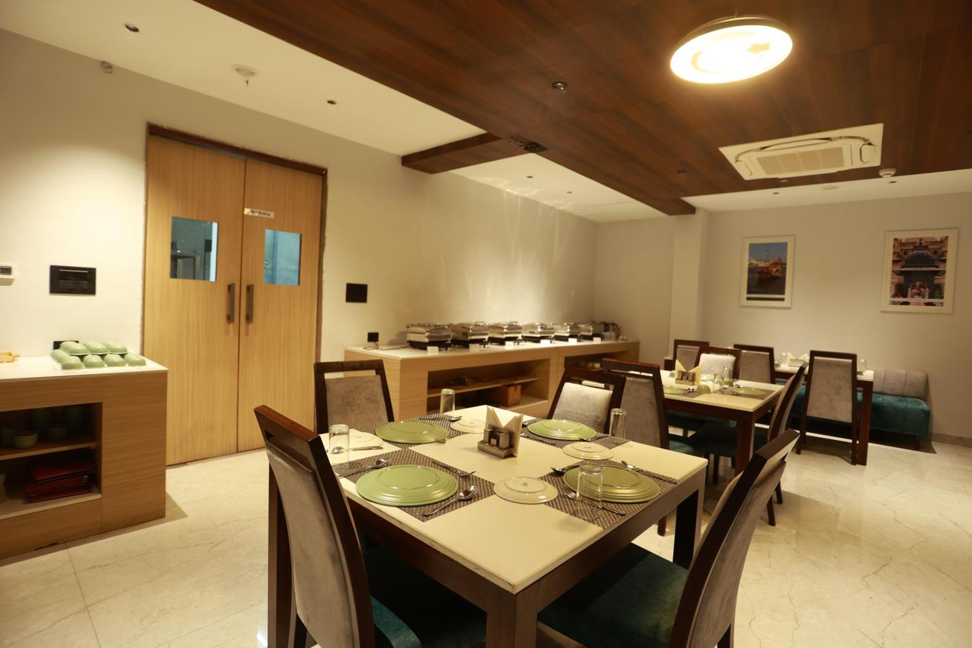 Hotel Taviral Regency Udaipur Esterno foto