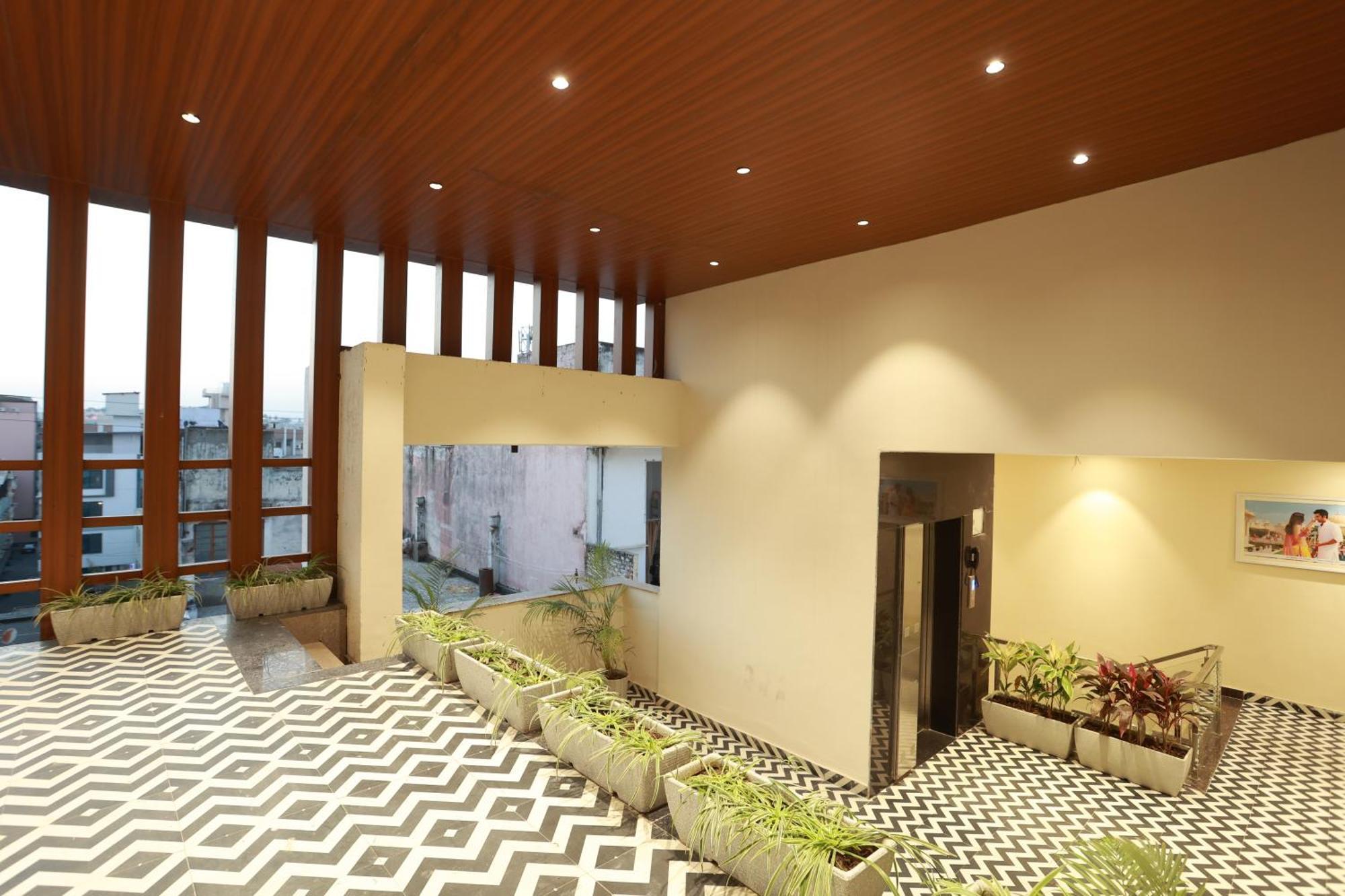 Hotel Taviral Regency Udaipur Esterno foto