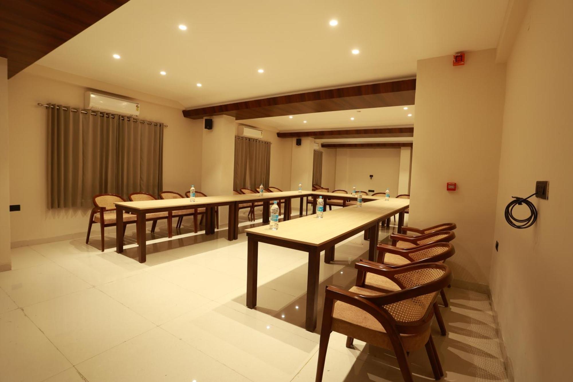 Hotel Taviral Regency Udaipur Esterno foto